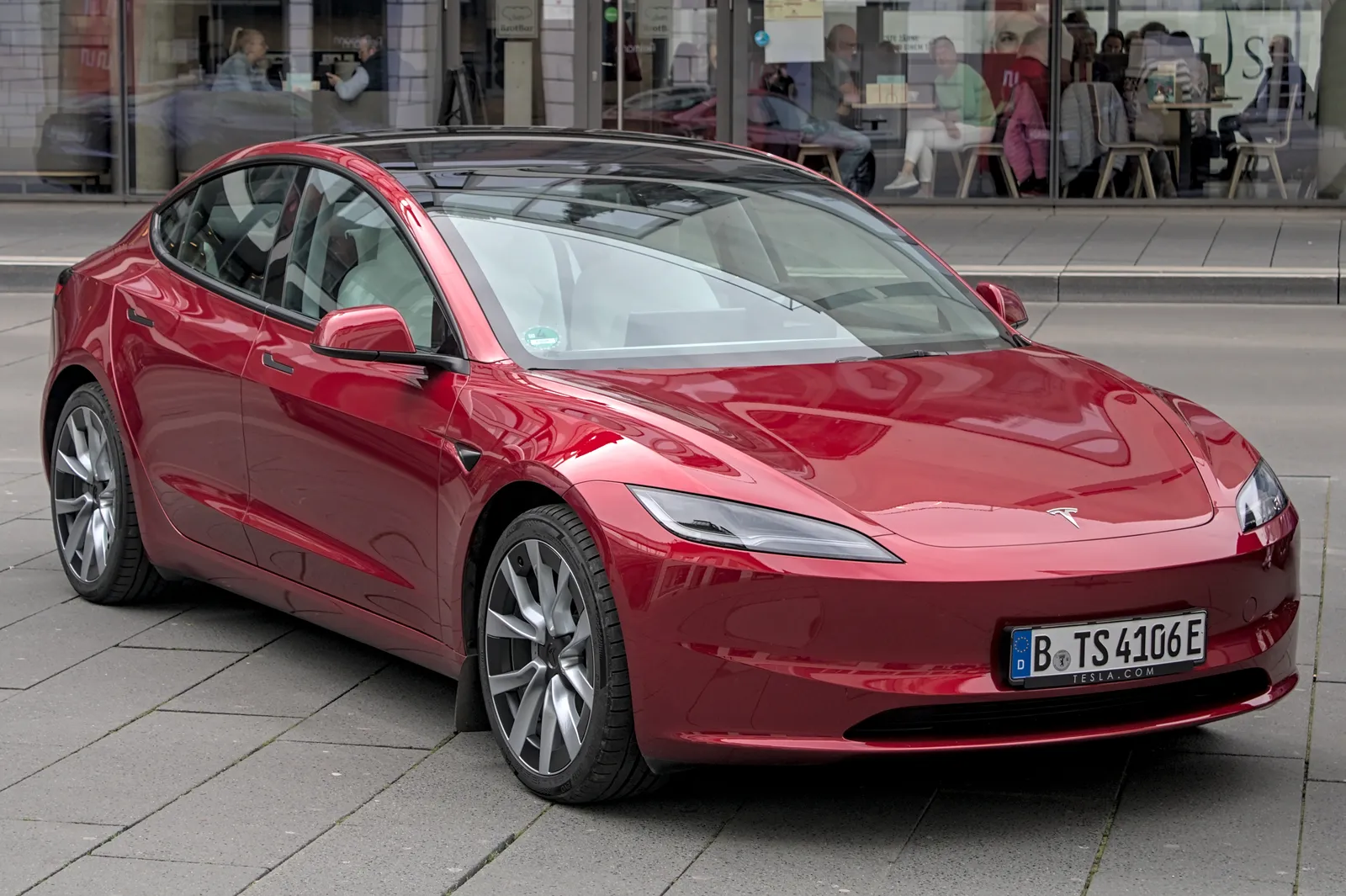 Tesla Model 3, elektrický sedan